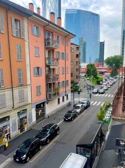 Isola - Garibaldi Lovely Apt. With Netflix And Wifi Milan Luaran gambar